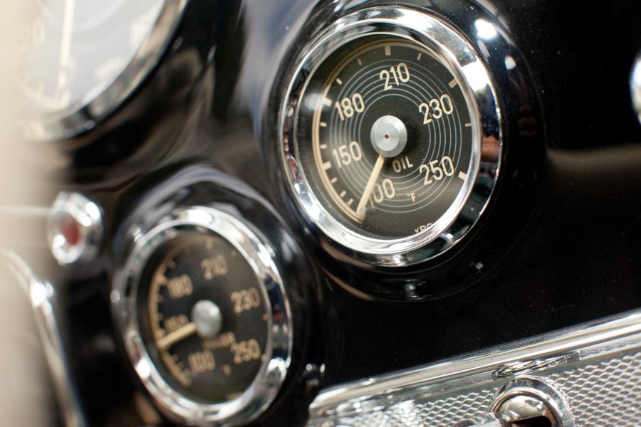 Детали интерьера Mercedes-Benz 300 SL Gullwing Coupe 1955 года  (фото 31 из 54)